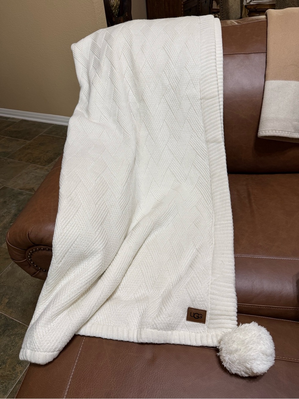 NWOT UGG Cream Cable Knit Throw Blanket with Poms